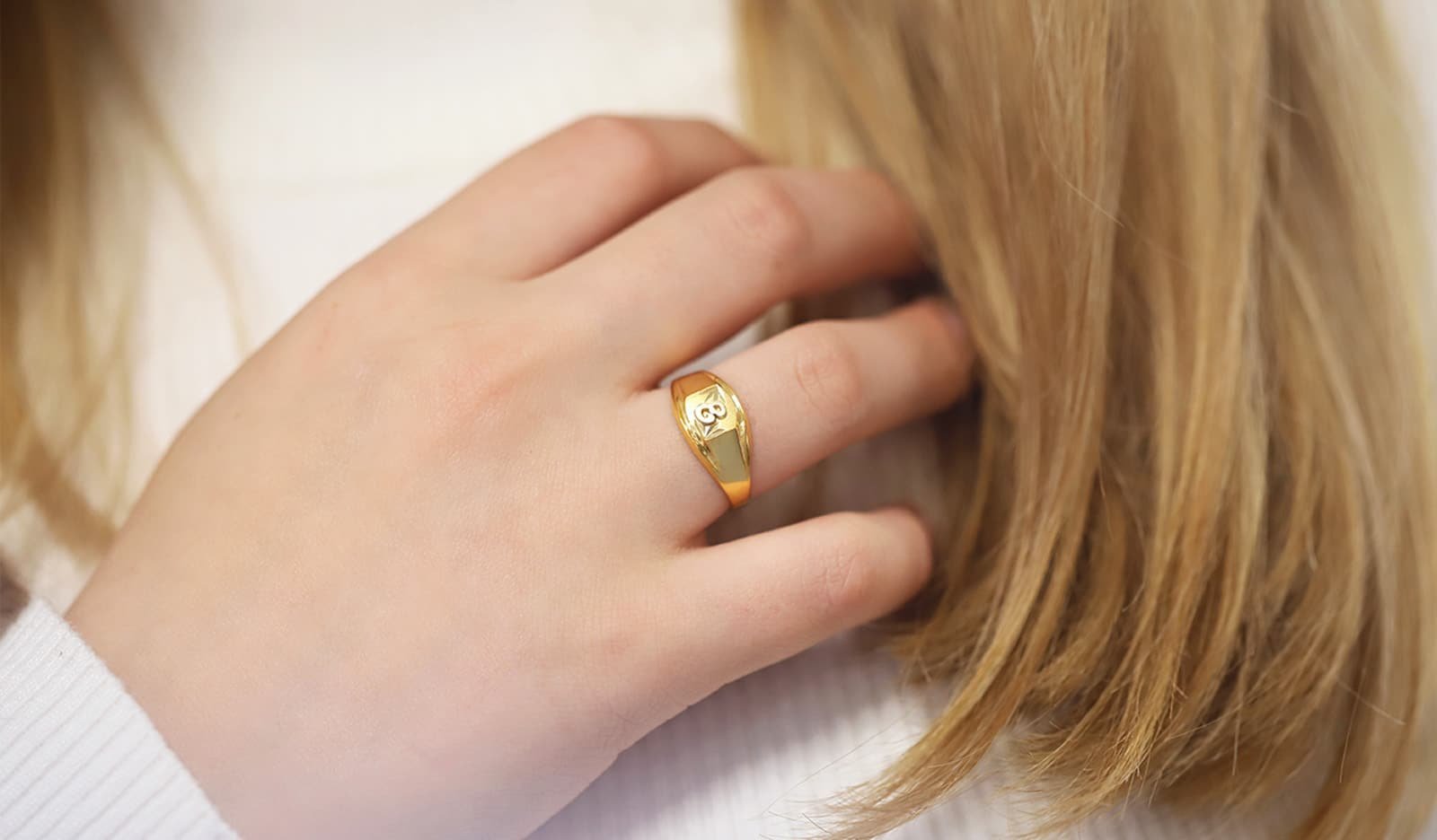 Comment personnaliser une chevalière pour femme