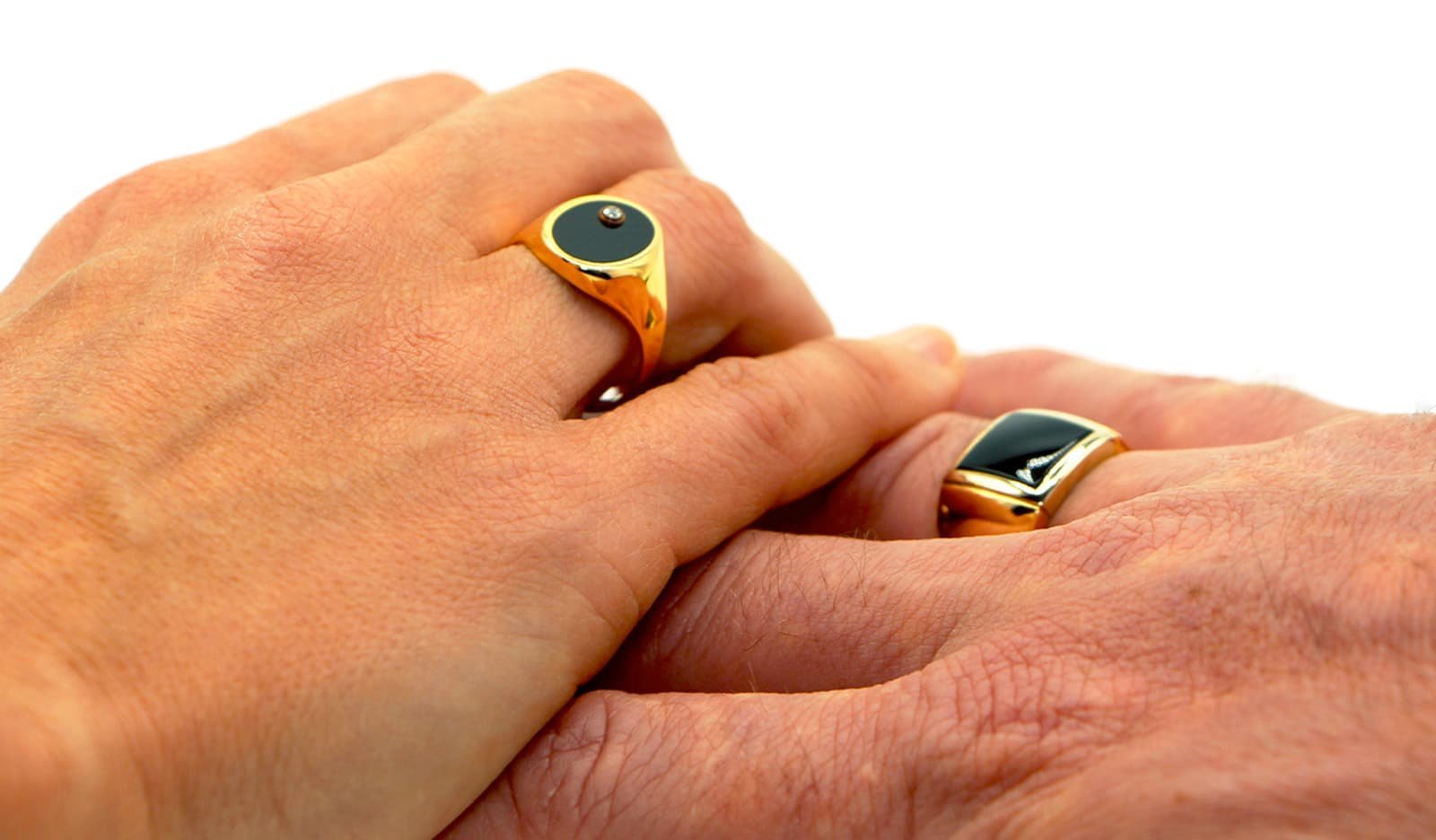 Quelles sont les différences entre les chevalières pour homme et femme